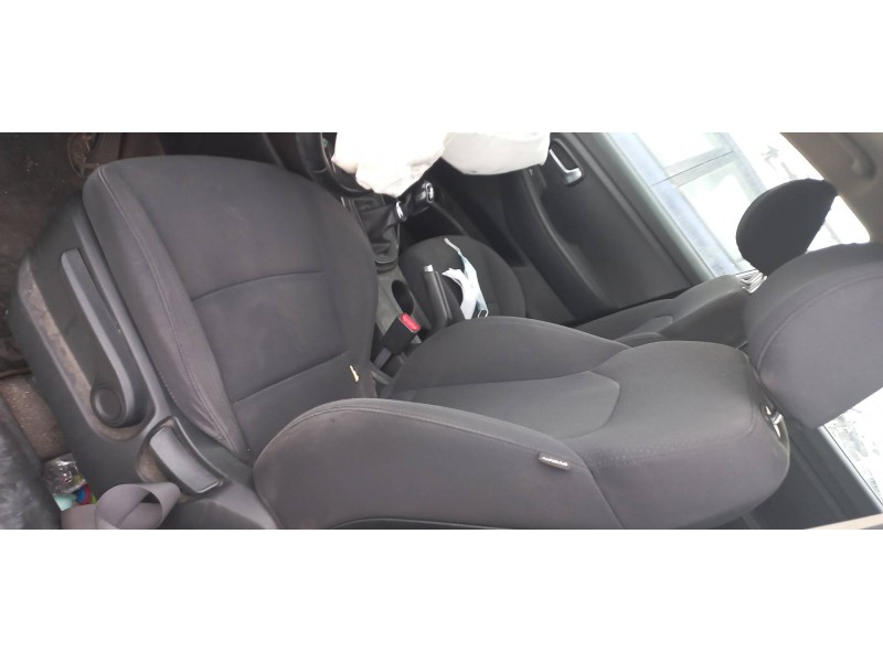 kia carens ( ) del año 2016