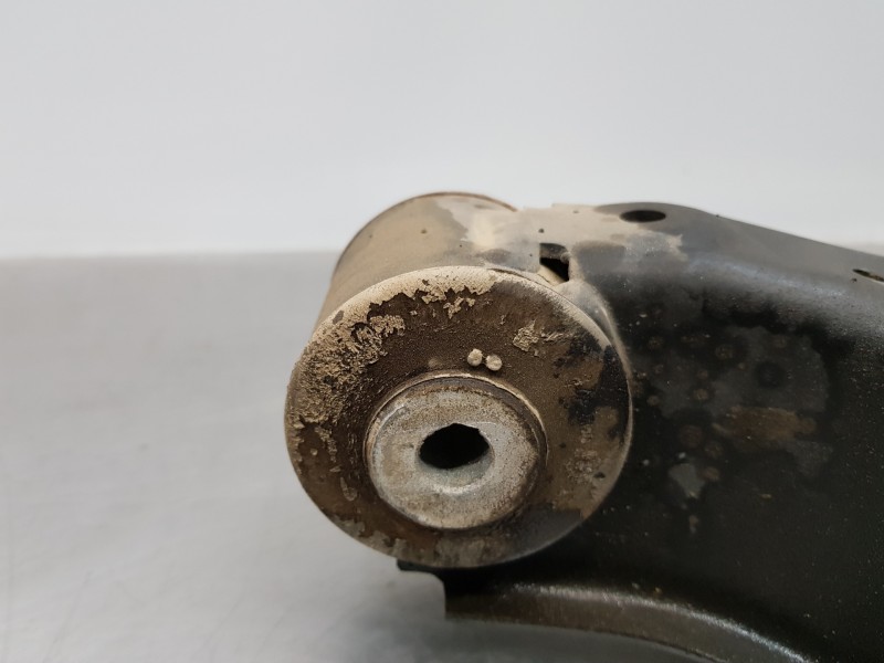 Recambio de brazo suspension inferior trasero izquierdo para mercedes vito mixto (447) select referencia OEM IAM A4473505300  