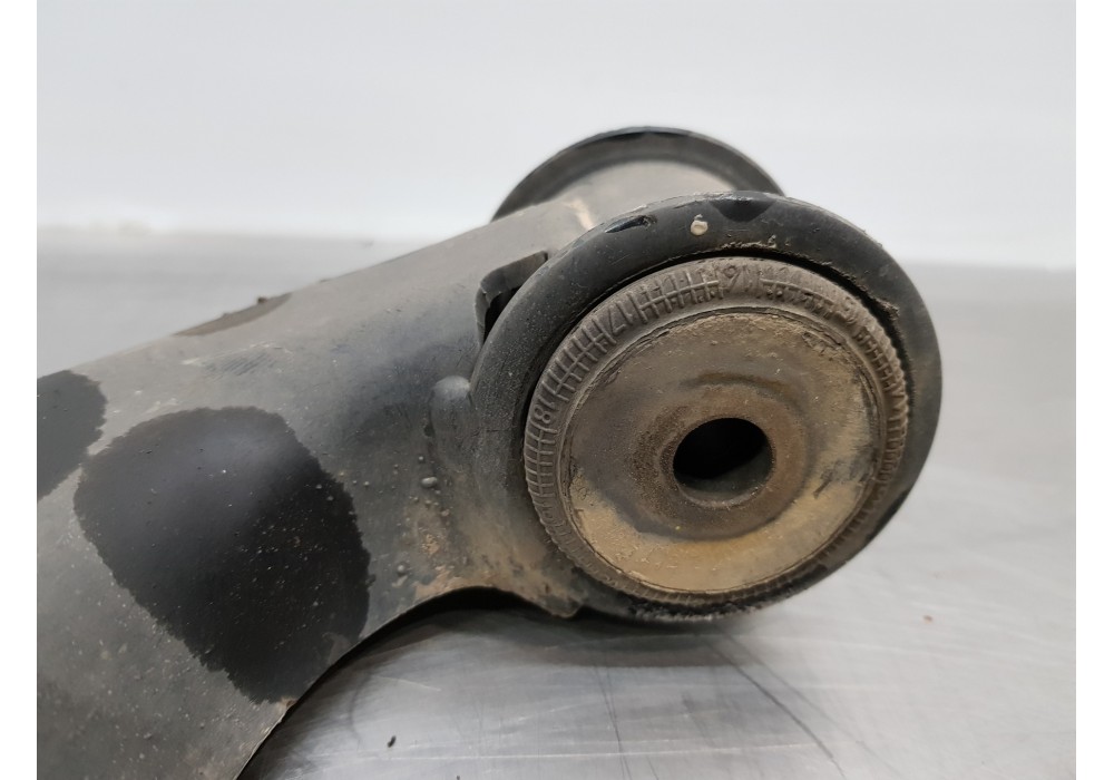 Recambio de brazo suspension inferior delantero derecho para mercedes vito mixto (447) select referencia OEM IAM A4473303000  