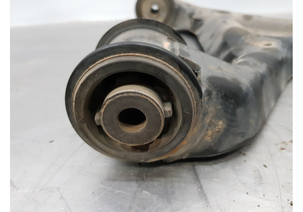 Recambio de brazo suspension inferior delantero izquierdo para mercedes vito mixto (447) select referencia OEM IAM A4473303100  