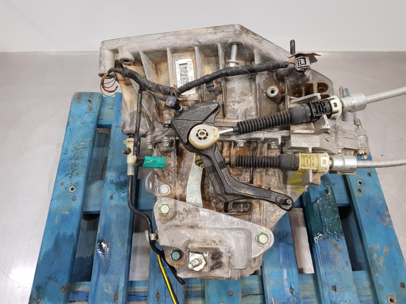 Recambio de caja cambios para nissan pulsar (c13) fastback referencia OEM IAM 320103323R 320101U0B TL4131