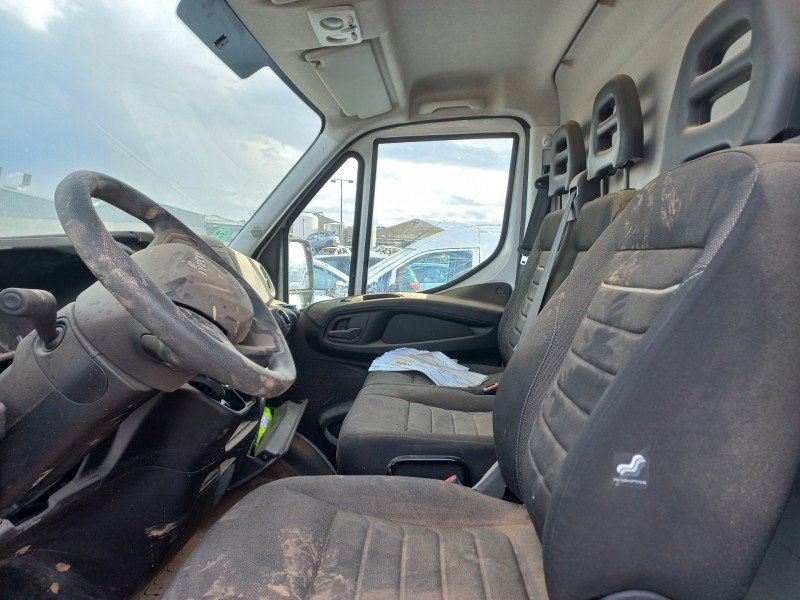 iveco daily 35s16 del año 2023