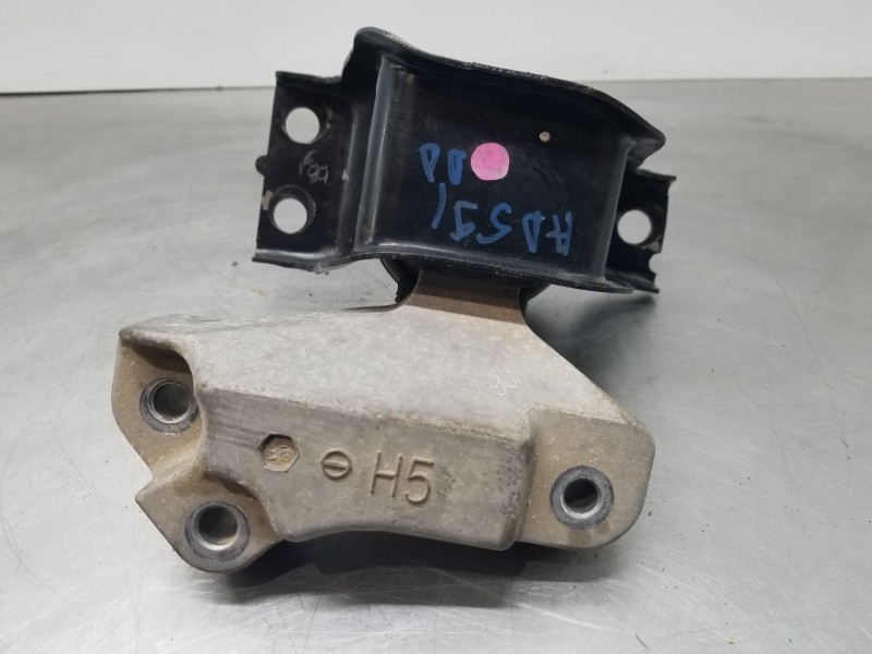 Recambio de soporte motor derecho para nissan pulsar (c13) fastback referencia OEM IAM 112103ZU0A  