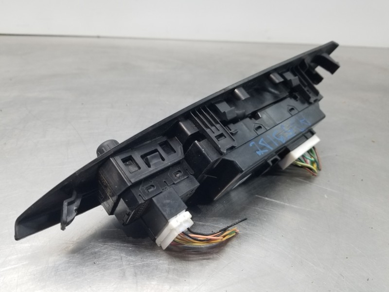 Recambio de mando elevalunas delantero izquierdo para nissan pulsar (c13) fastback referencia OEM IAM 254013ZL1A  