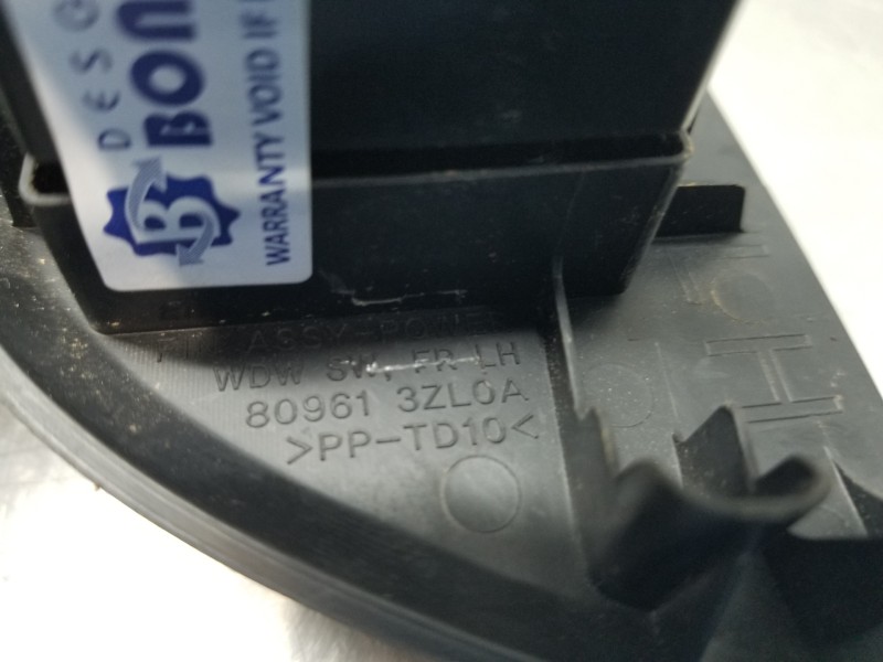 Recambio de mando elevalunas delantero izquierdo para nissan pulsar (c13) fastback referencia OEM IAM 254013ZL1A  