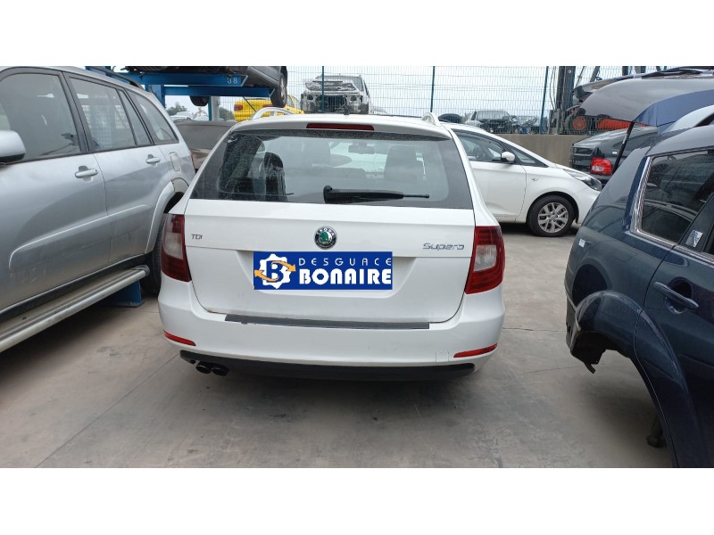 skoda superb combi (3t5) del año 2012