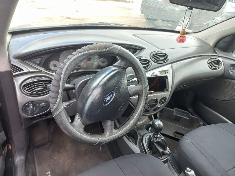 ford focus berlina (cak) del año 2004