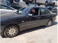 mercedes clase e (w210) berlina del año 1998 2