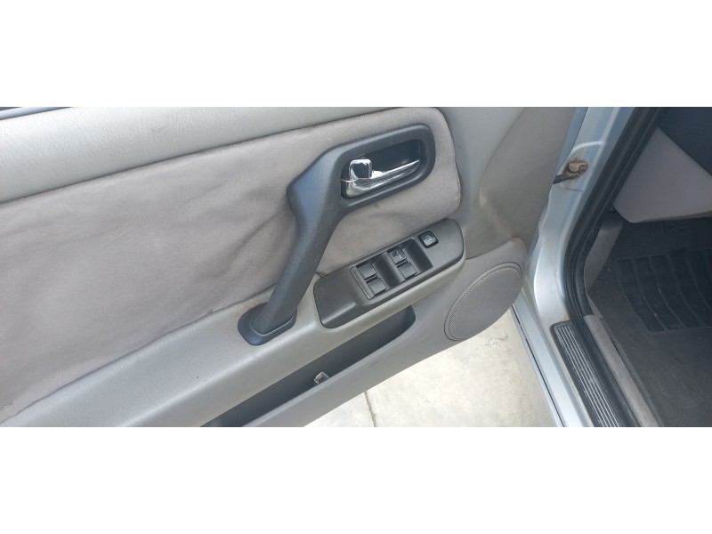 nissan primera berlina (p11) del año 2001