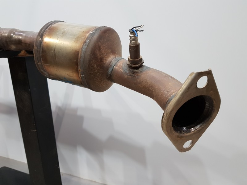 Recambio de tubo escape completo para toyota yaris hybrid referencia OEM IAM 17410K0100 A65 