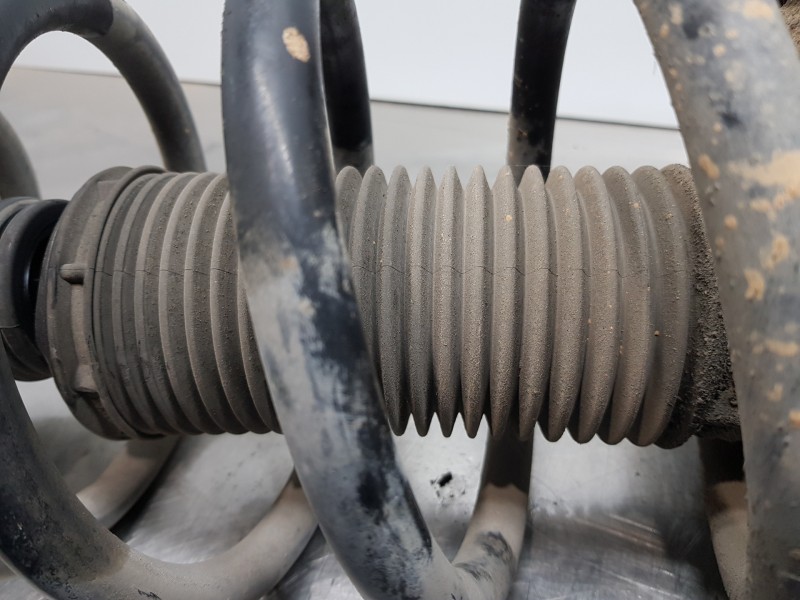 Recambio de amortiguador delantero derecho para volkswagen t5 bus confortline referencia OEM IAM 7E5413031H   Recambio de amortiguador delantero derecho para volkswagen t5 bus confortline referencia OEM IAM 7E5413031H