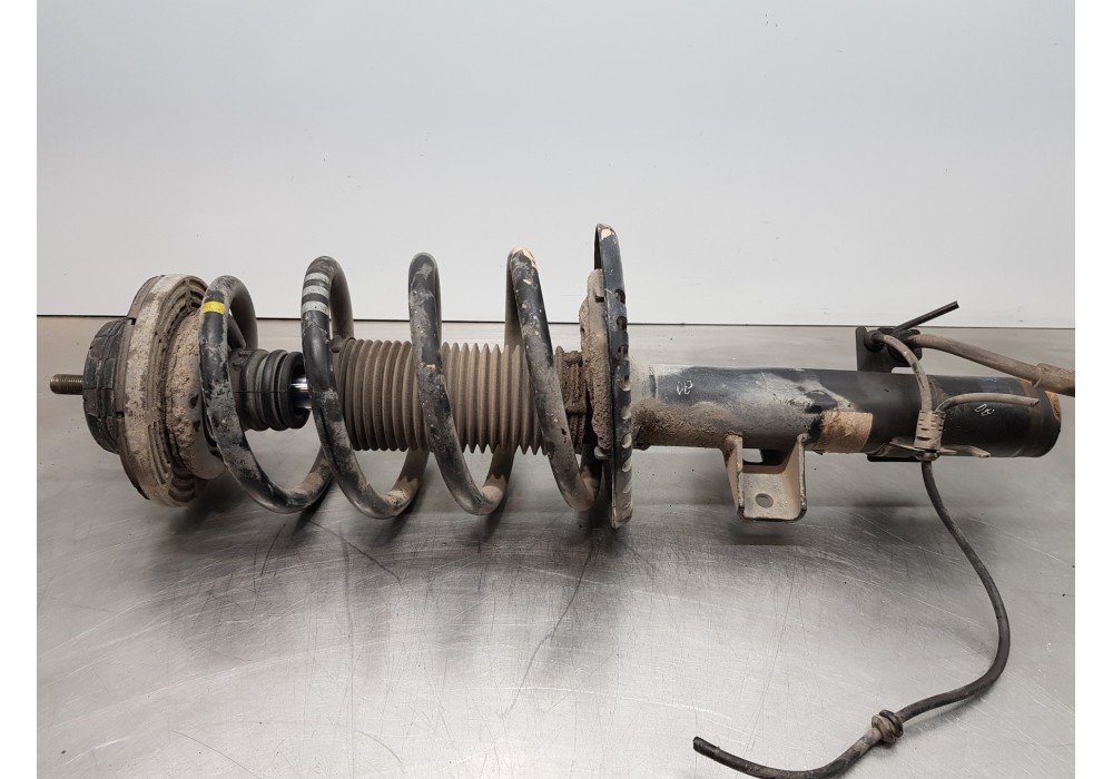 Recambio de amortiguador delantero izquierdo para volkswagen t5 bus confortline referencia OEM IAM 7E5413031H  