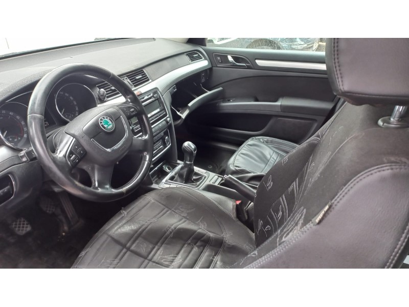 skoda superb combi (3t5) del año 2012