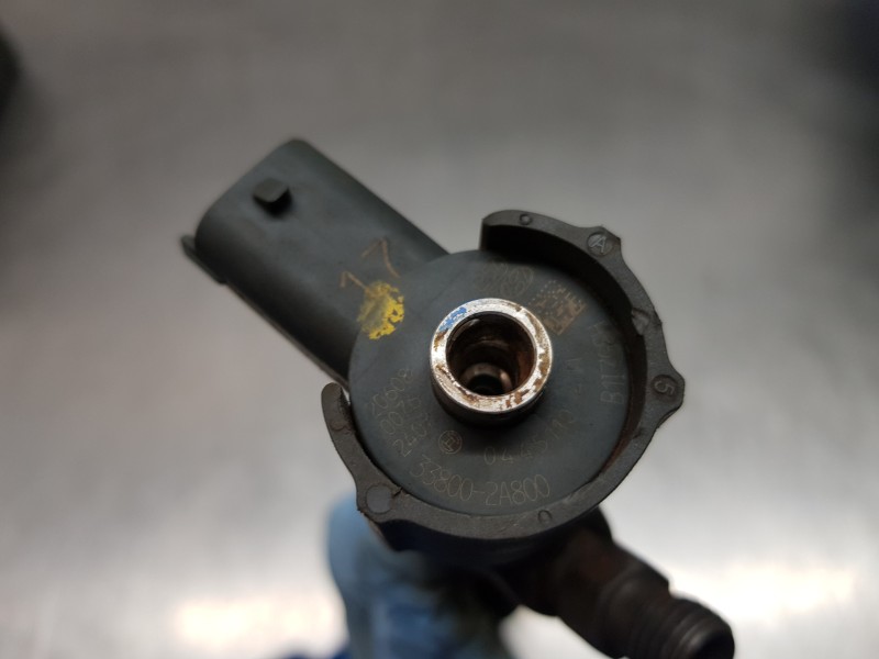 Recambio de inyector para hyundai ix35 klass referencia OEM IAM 338002A800  