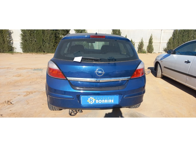 opel astra h berlina del año 2004