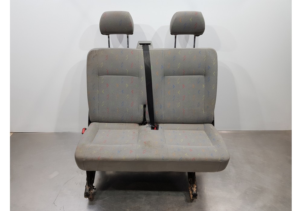Recambio de asientos trasero izquierdo para volkswagen t5 bus confortline referencia OEM IAM   