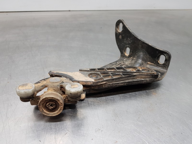 Recambio de soporte / guia puerta corredera para volkswagen t5 bus confortline referencia OEM IAM 7H0843398AC 7H0843398 