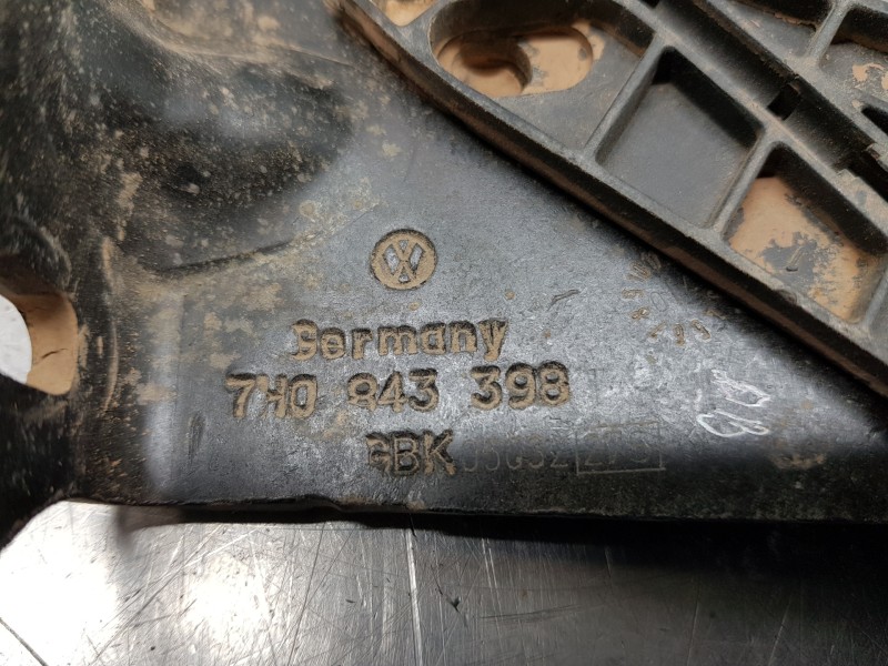 Recambio de soporte / guia puerta corredera para volkswagen t5 bus confortline referencia OEM IAM 7H0843398AC 7H0843398 