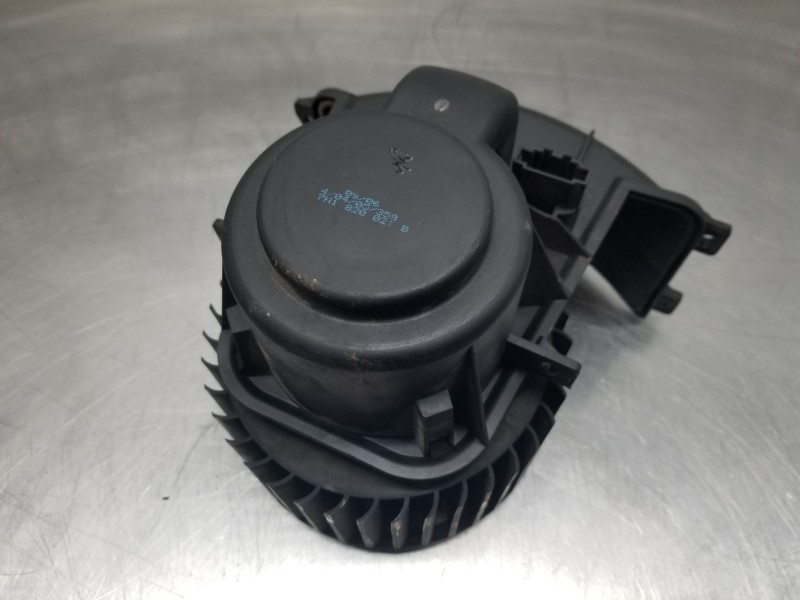 Recambio de motor calefaccion para volkswagen t5 bus confortline referencia OEM IAM 7H1820021B 17360060 