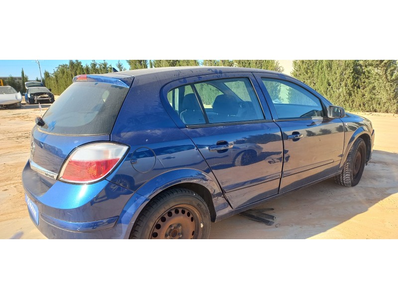 opel astra h berlina del año 2004