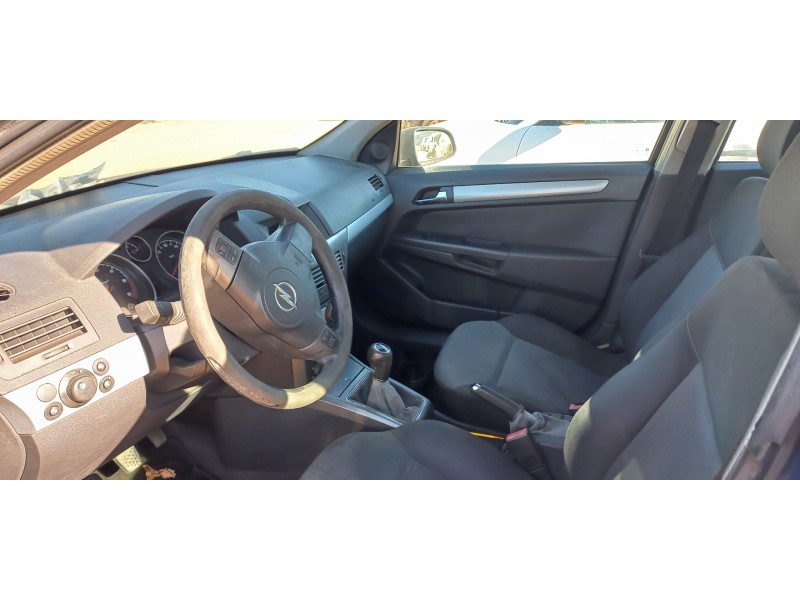 opel astra h berlina del año 2004