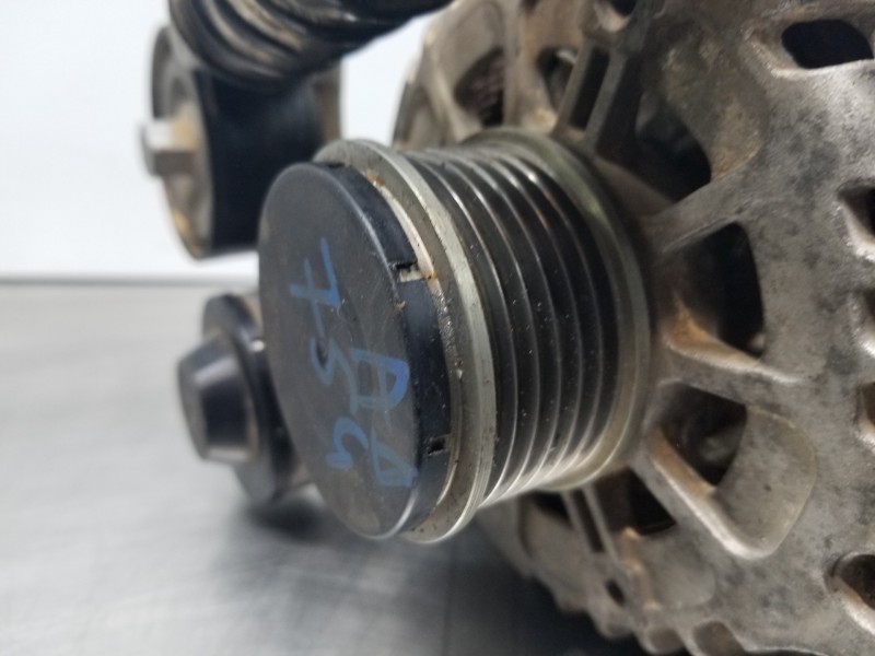 Recambio de alternador para hyundai tucson klass referencia OEM IAM 373002U400  