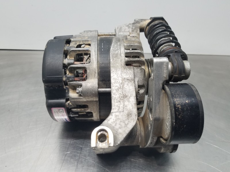 Recambio de alternador para hyundai tucson klass referencia OEM IAM 373002U400  