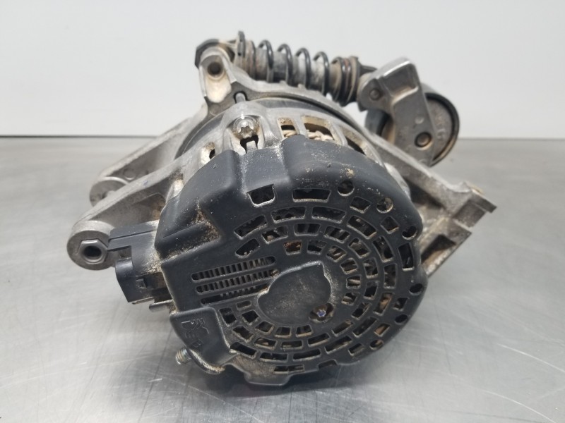 Recambio de alternador para hyundai tucson klass referencia OEM IAM 373002U400  