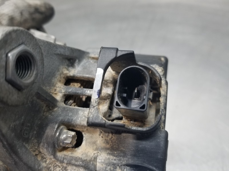 Recambio de alternador para hyundai tucson klass referencia OEM IAM 373002U400  