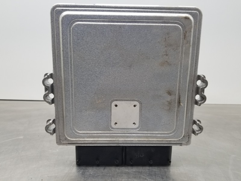 Recambio de centralita motor uce para hyundai tucson klass referencia OEM IAM 391992U400  