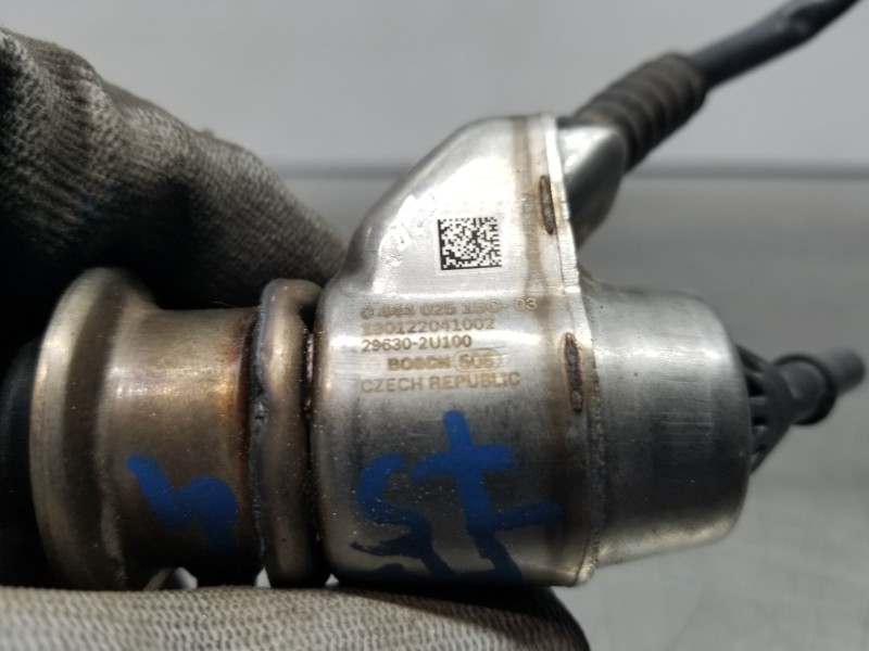 Recambio de inyector para hyundai tucson klass referencia OEM IAM 296302U100 044402515C 