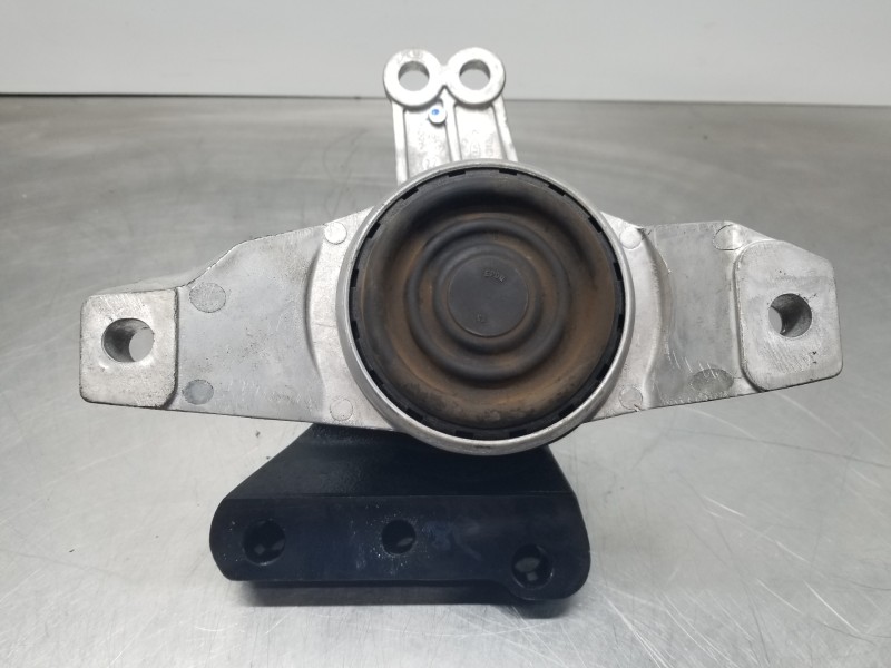 Recambio de soporte motor derecho para hyundai tucson klass referencia OEM IAM 21810N7630  