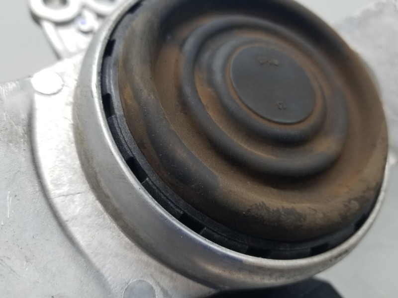 Recambio de soporte motor derecho para hyundai tucson klass referencia OEM IAM 21810N7630  