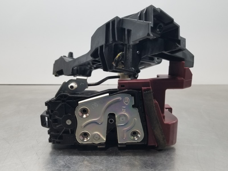 Recambio de cerradura puerta trasera izquierda para hyundai tucson klass referencia OEM IAM 81410N7000  