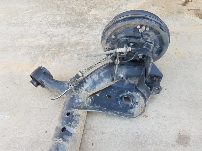 Recambio de puente trasero para ford transit courier trend referencia OEM IAM 2571553 EY165K952AC  Recambio de puente trasero para ford transit courier trend referencia OEM IAM 2571553 EY165K952AC