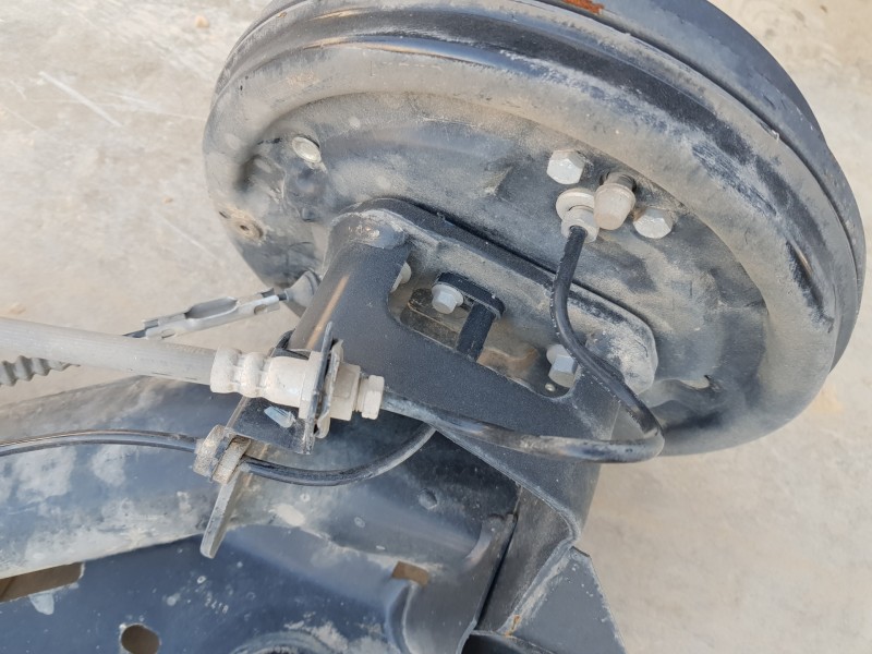 Recambio de puente trasero para ford transit courier trend referencia OEM IAM 2571553 EY165K952AC  Recambio de puente trasero para ford transit courier trend referencia OEM IAM 2571553 EY165K952AC