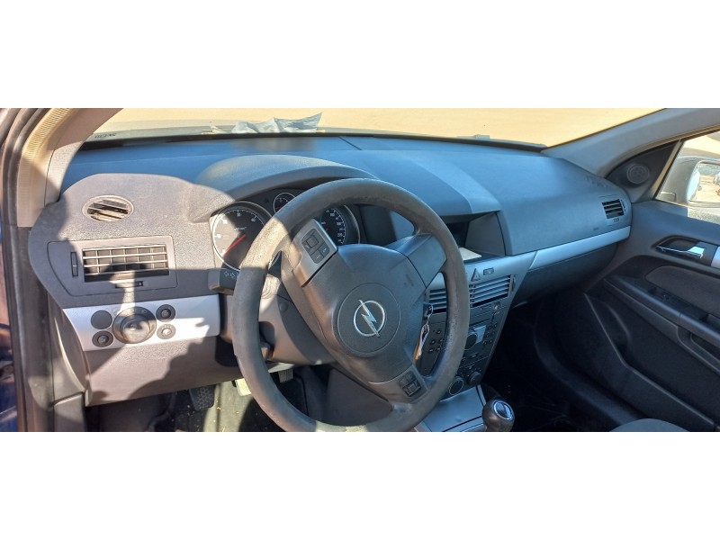 opel astra h berlina del año 2004