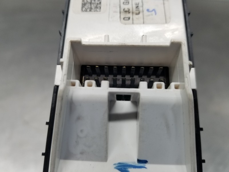 Recambio de mando elevalunas delantero izquierdo para hyundai tucson klass referencia OEM IAM 93571N73004X  