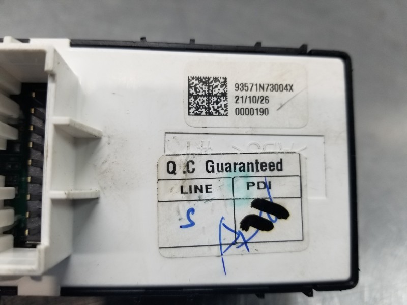 Recambio de mando elevalunas delantero izquierdo para hyundai tucson klass referencia OEM IAM 93571N73004X  