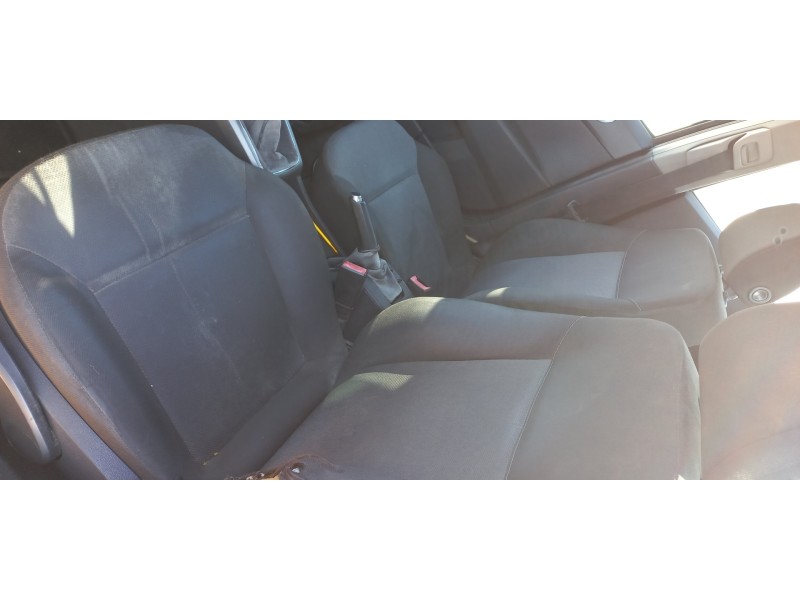 opel astra h berlina del año 2004