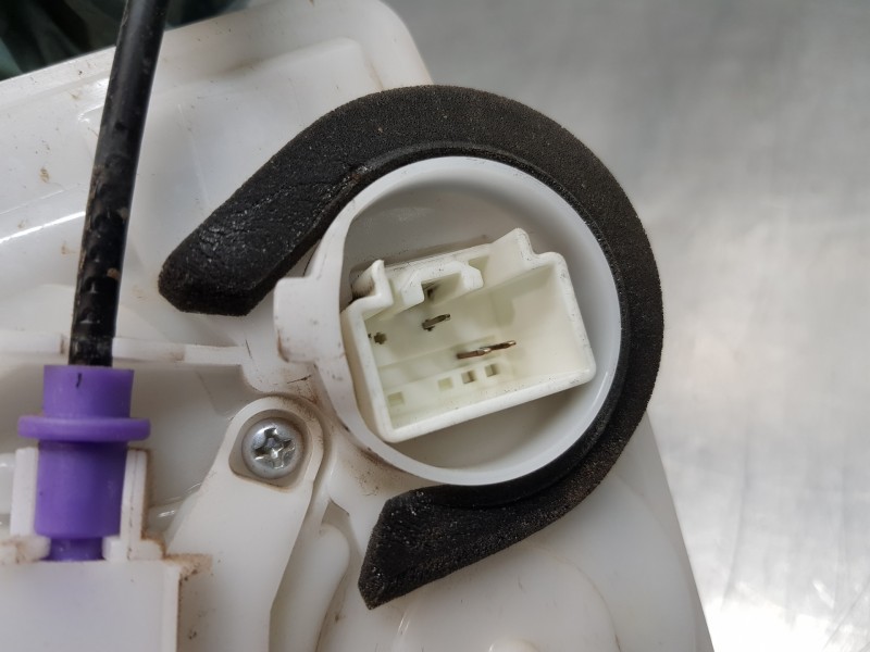 Recambio de cerradura puerta delantera derecha para mazda 3 lim. () style referencia OEM IAM BHS258310A  