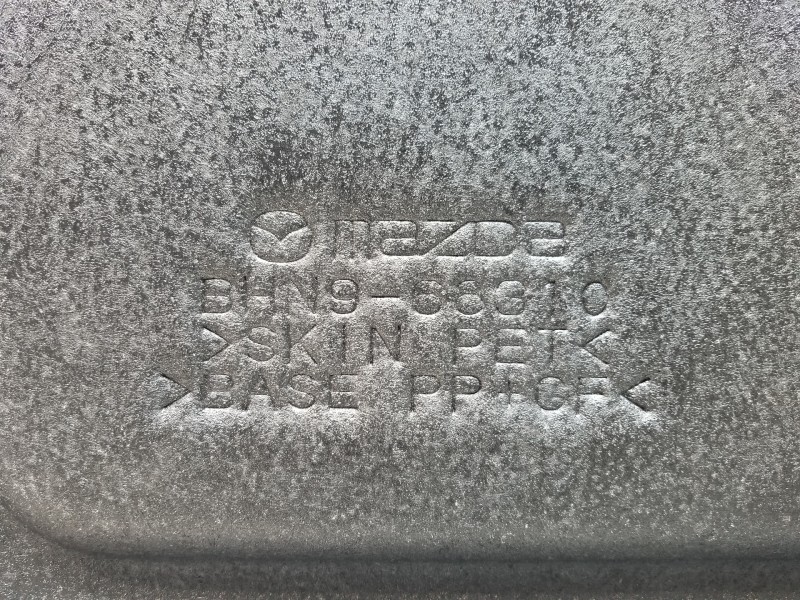 Recambio de bandeja trasera para mazda 3 lim. () style referencia OEM IAM BHN968310A02  