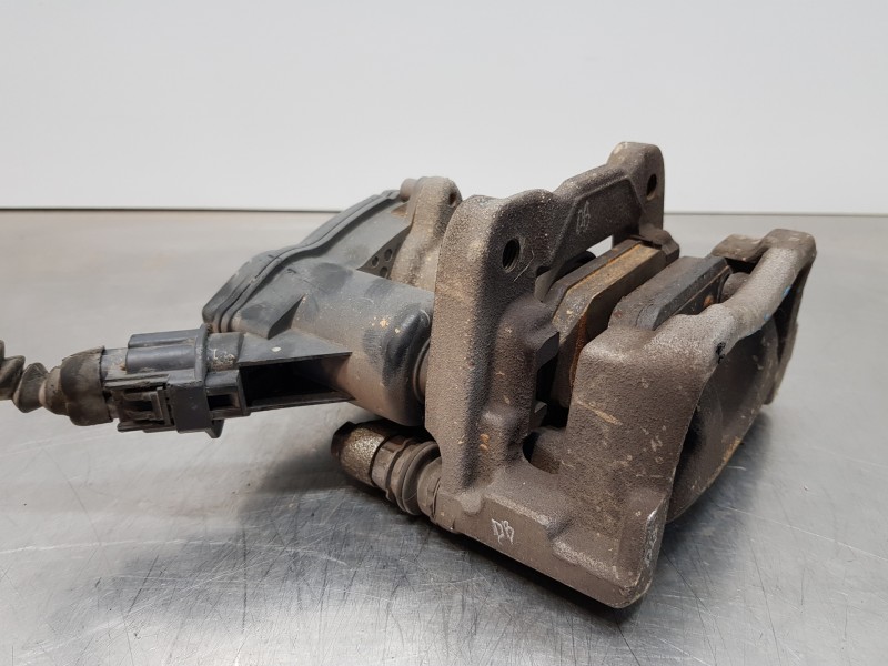 Recambio de pinza freno trasera derecha para mazda 3 lim. () style referencia OEM IAM BAY02661X GML8268EX 