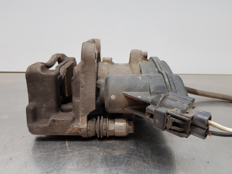 Recambio de pinza freno trasera izquierda para mazda 3 lim. () style referencia OEM IAM BAY02671X GML8268EX 