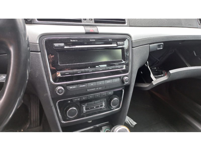 skoda superb combi (3t5) del año 2012