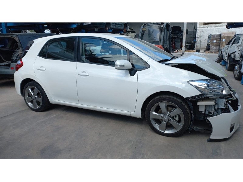 toyota auris del año 2013