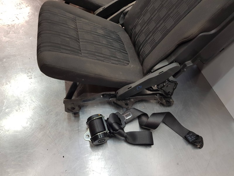 Recambio de asientos tercera fila ( pareja ) para opel zafira tourer selective referencia OEM IAM 13274067 13274067 13296724