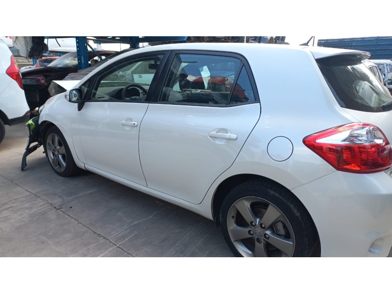toyota auris del año 2013