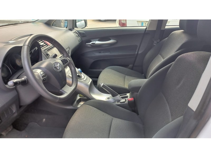 toyota auris del año 2013