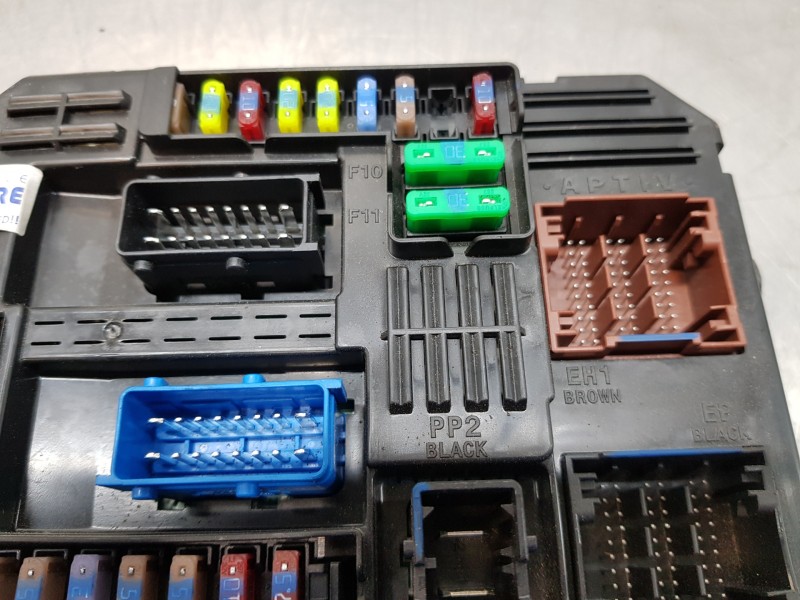 Recambio de caja reles / fusibles para citroen c4 grand picasso spacetourer referencia OEM IAM 9846483280 BSIEL4 28756112